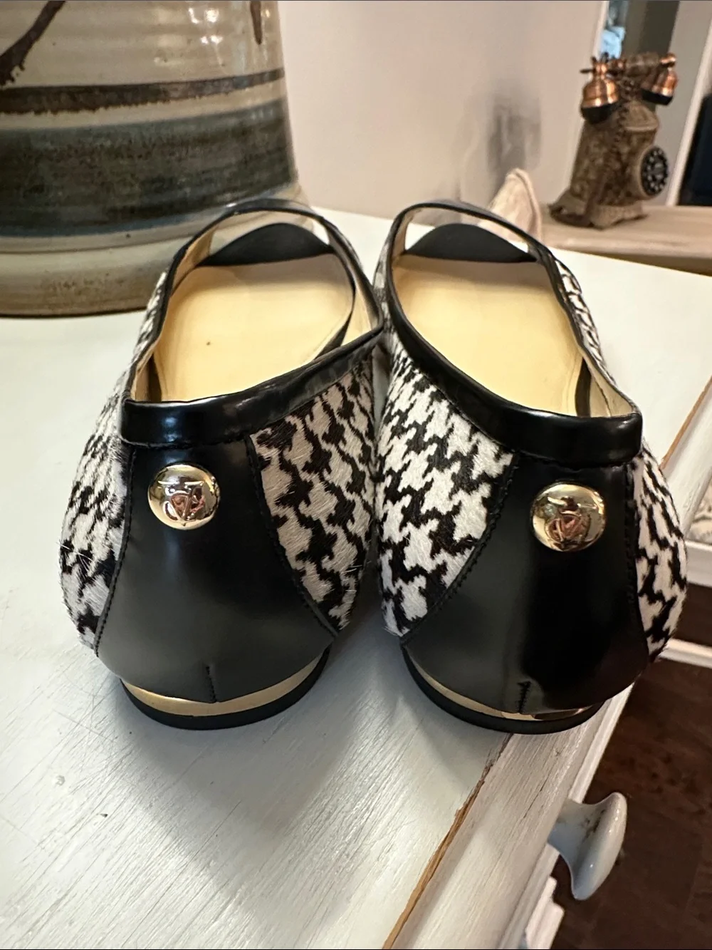 VC Signature Houndstooth Calf Hair Flats 7.5M Nwts